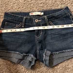 Levis shorts size 7
